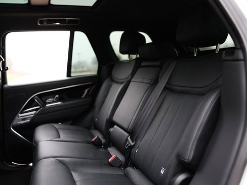 Used 2025 Land Rover Range Rover SE image 42