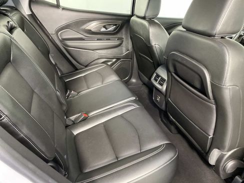 Used 2024 GMC Terrain SLT AWD/4WD image 12