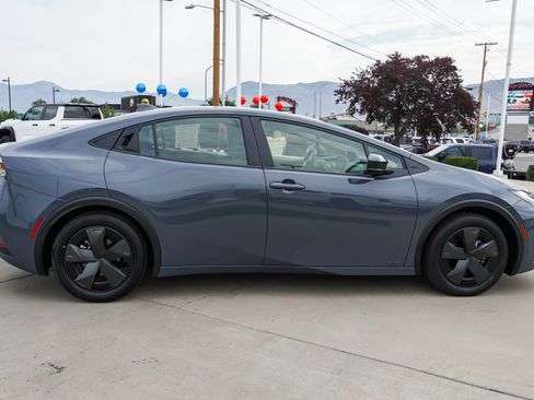Certified 2025 Toyota Prius LE AWD/4WD image 9
