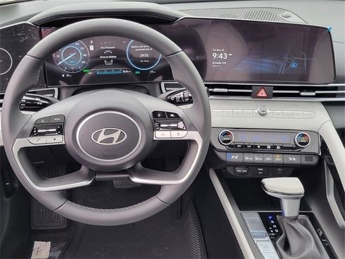 New 2025 Hyundai Elantra Limited image 4