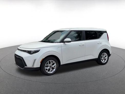 Used 2025 Kia Soul LX w/ LX Technology Package FWD image 8