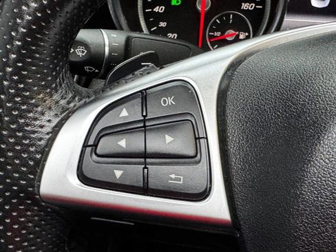 Used 2019 Mercedes-Benz SLC 300 w/ Premium Package image 42