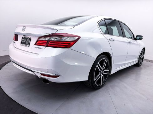 Used 2017 Honda Accord Sport image 11