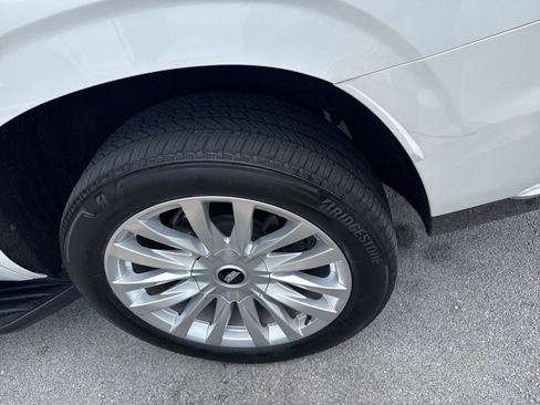 Used 2022 Cadillac Escalade Luxury image 4