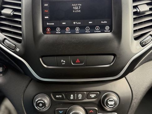 Used 2019 Jeep Cherokee Latitude Plus image 15