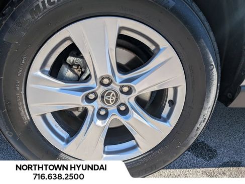 Used 2025 Toyota RAV4 XLE AWD/4WD image 37