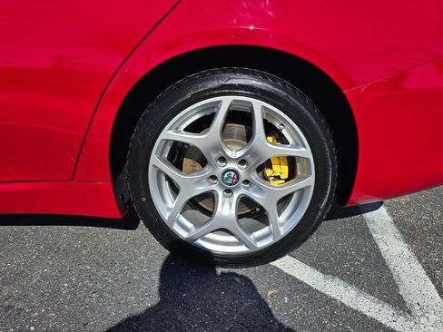 Used 2018 Alfa Romeo Giulia Ti image 11
