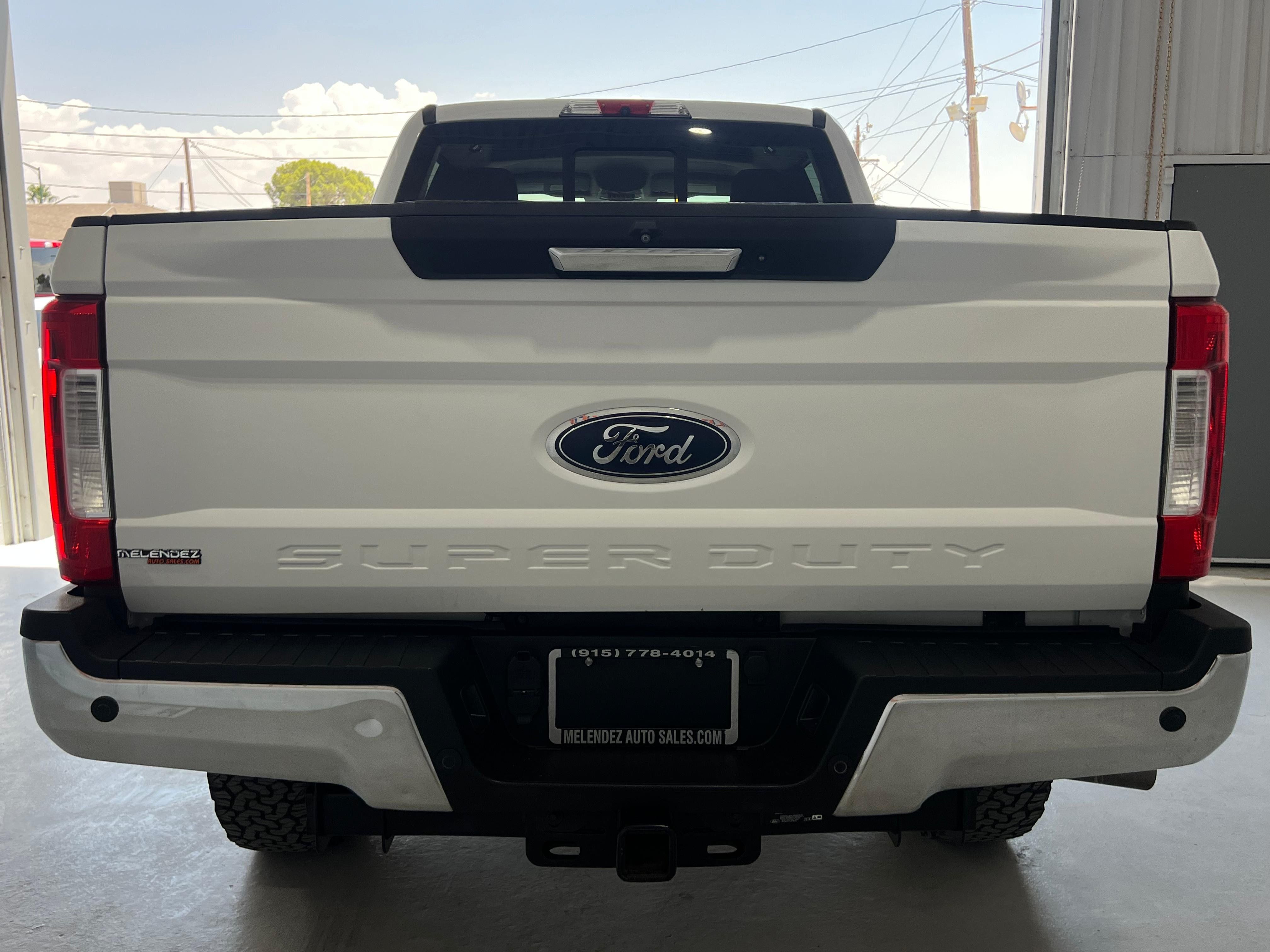 Used 2017 Ford F250 Lariat w/ Lariat Value Package AWD/4WD image 4