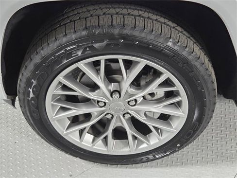 Used 2022 Jeep Grand Cherokee Summit image 9