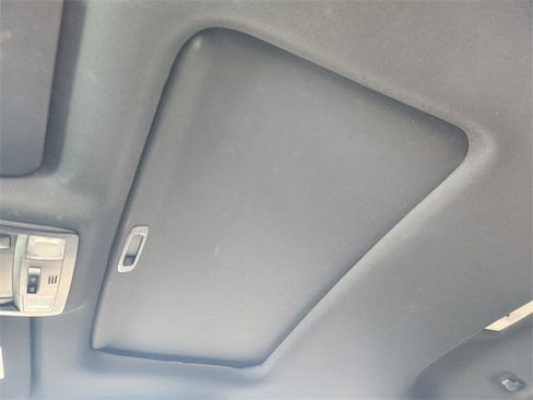 Used 2018 Toyota Tacoma TRD Sport image 19