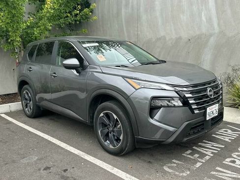 Used 2024 Nissan Rogue SV FWD image 2