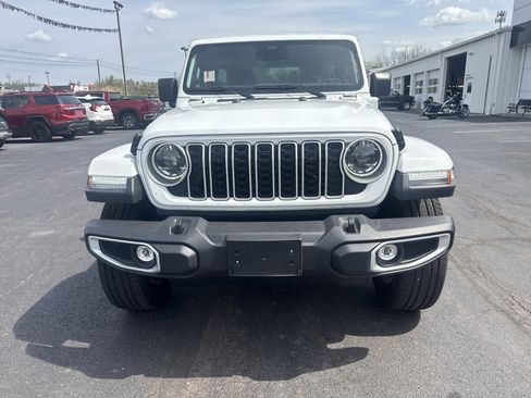 Used 2025 Jeep Wrangler Unlimited Sahara image 9