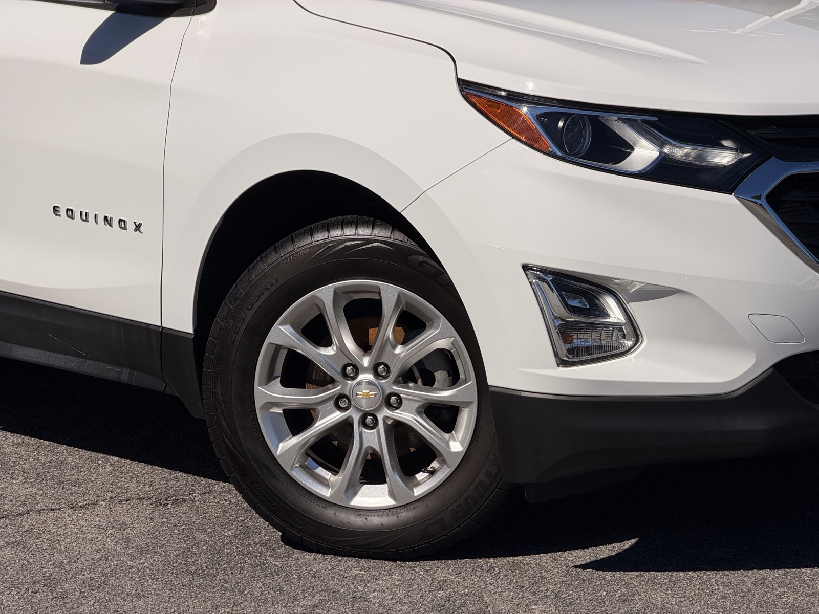 Used 2020 Chevrolet Equinox LS AWD/4WD image 3