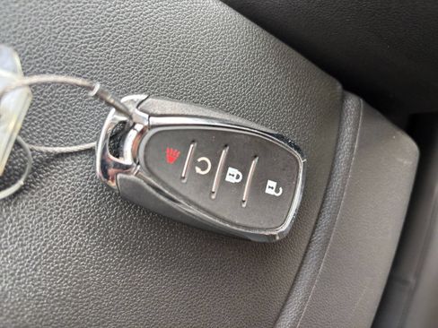 Used 2025 Chevrolet Trax LT FWD image 22