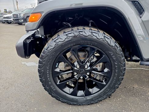 Used 2021 Jeep Wrangler Unlimited Sahara w/ Cold Weather Group image 15