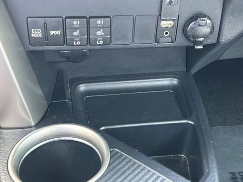 Used 2015 Toyota RAV4 Limited FWD image 38