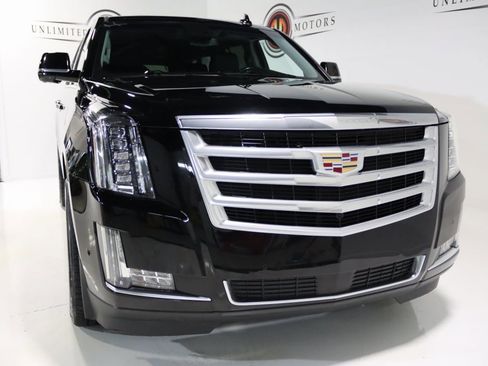 Used 2020 Cadillac Escalade ESV Premium Luxury image 23