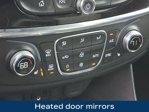 Used 2023 Chevrolet Traverse LT image 21