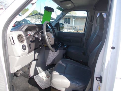 Used 2011 Ford E-150 and Econoline 150 w/ PWR Group image 5