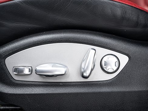 Certified 2018 Porsche Macan image 20