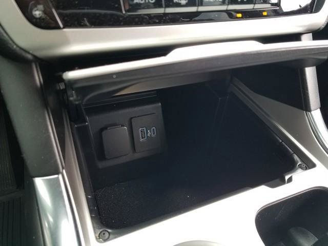 Used 2021 Ford Explorer XLT w/ Equipment Group 202A AWD/4WD image 23