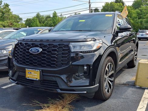 Used 2025 Ford Explorer ST-Line AWD/4WD image 3