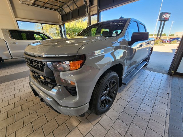 Used 2025 Chevrolet Silverado 1500 Custom RWD image 3