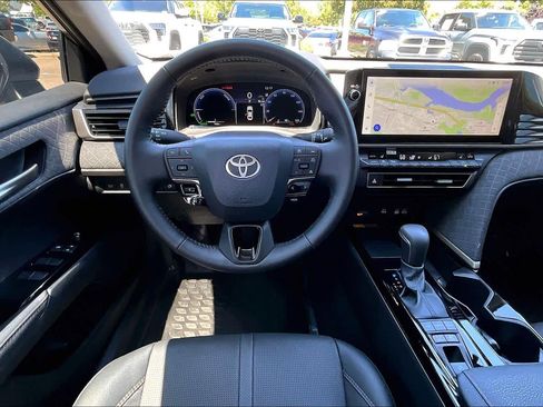 Used 2026 Toyota Camry XLE FWD image 5