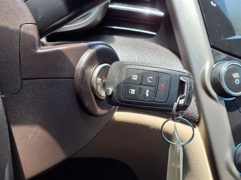 Used 2015 Chevrolet Malibu LT w/ Leather Package FWD image 10