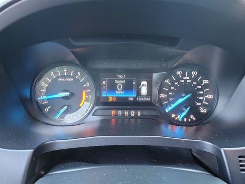 Used 2018 Ford Explorer XLT FWD image 18