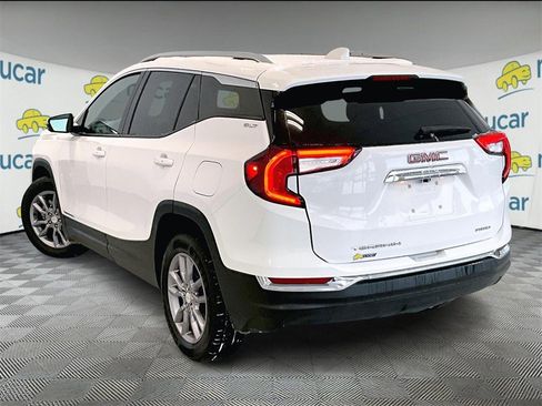 Used 2023 GMC Terrain SLT image 4