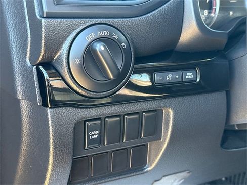 Used 2022 Nissan Titan SV image 20