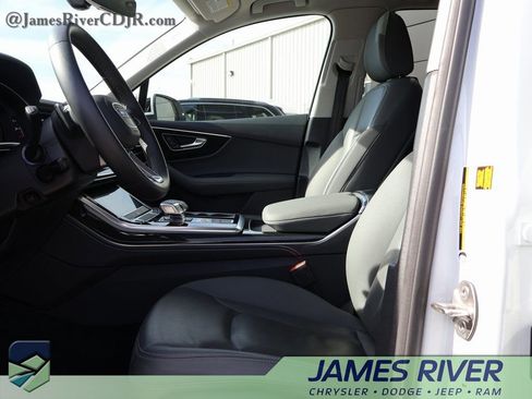 Used 2025 Audi Q7 3.0T Premium Plus image 23