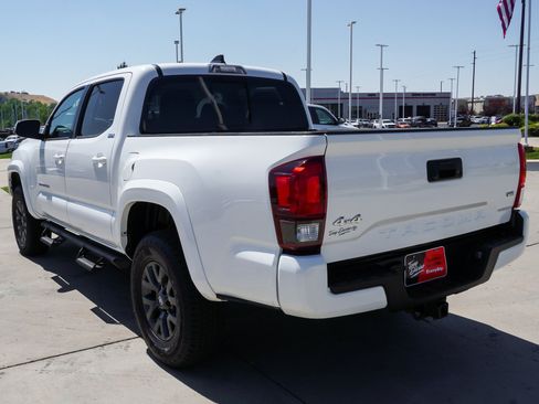 Certified 2022 Toyota Tacoma SR5 w/ Technology Package AWD/4WD image 6