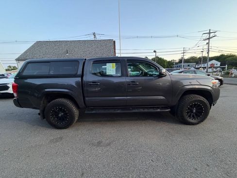 Used 2016 Toyota Tacoma SR AWD/4WD image 2