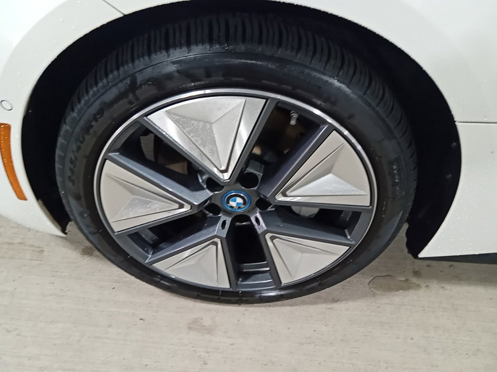 Used 2024 BMW i4 eDrive35 w/ Premium Package RWD image 18