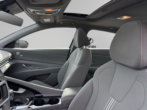 Used 2025 Hyundai Elantra SEL FWD image 9