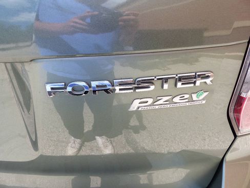 Used 2014 Subaru Forester 2.5i Limited AWD/4WD image 8