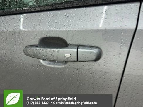 Used 2023 GMC Terrain SLT image 18