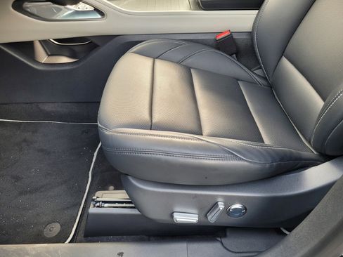 Used 2025 Lincoln Nautilus Premier image 23