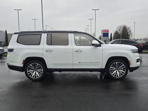 Used 2022 Jeep Grand Wagoneer Series III AWD/4WD image 9