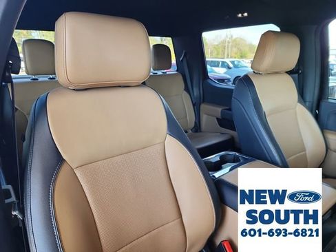 Used 2023 Ford F350 Lariat w/ Chrome Package image 17