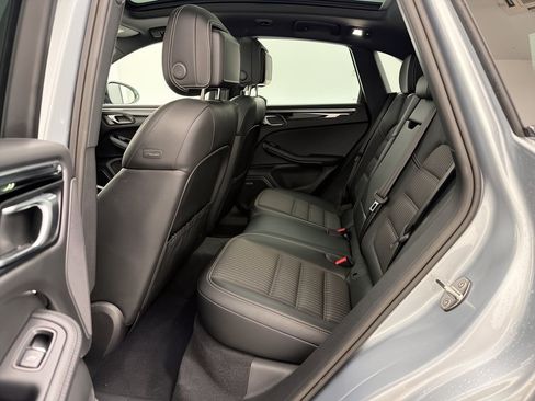 Used 2025 Porsche Macan AWD/4WD image 22