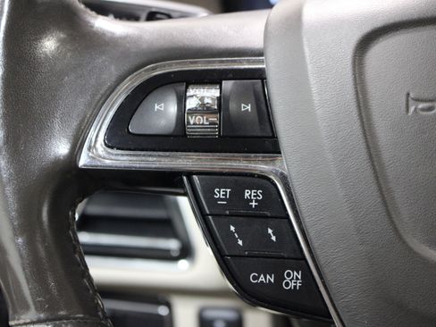 Used 2019 Lincoln Navigator Reserve image 10