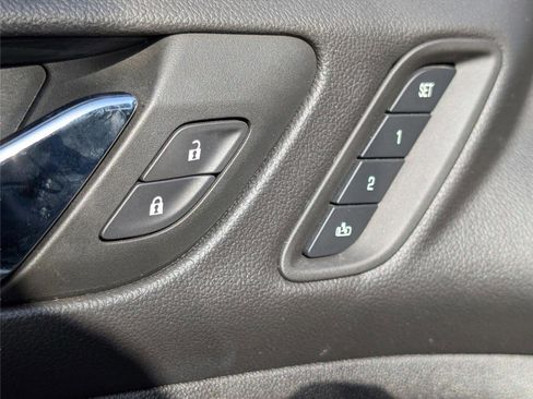 Used 2023 GMC Acadia AT4 w/ Technology Package AWD/4WD image 15