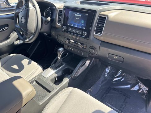 Used 2024 Nissan Frontier SV w/ SV Convenience Package image 27