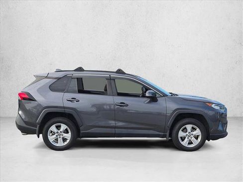 Used 2019 Toyota RAV4 XLE w/ Convenience Package FWD image 4