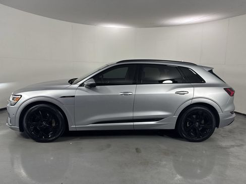 Used 2022 Audi e-tron Premium w/ Convenience Plus Package AWD/4WD image 30