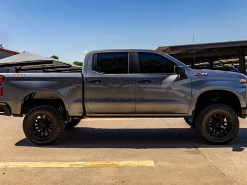 Used 2022 Chevrolet Silverado 1500 LT Trail Boss w/ Convenience Package II image 11