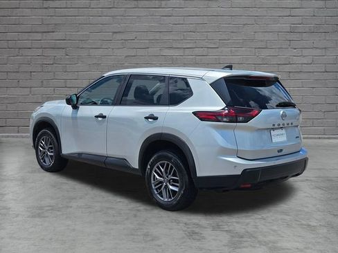 Used 2024 Nissan Rogue S AWD/4WD image 3